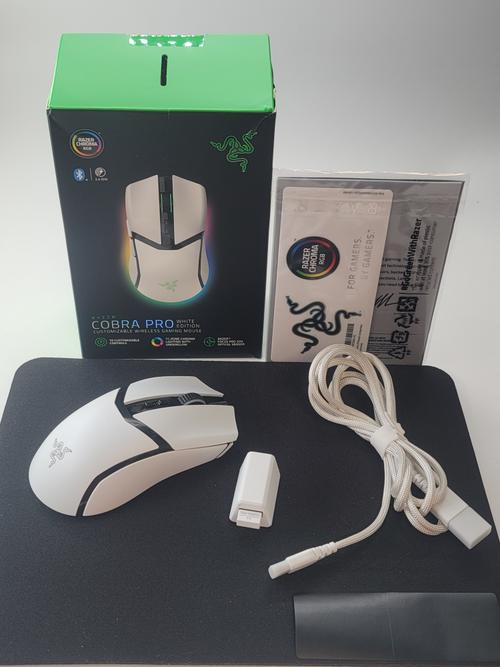 Mouse Gaming Razer Cobra Pro, iluminare Chroma RGB, 30.000 dpi, USB si Bluetooth (Alb)